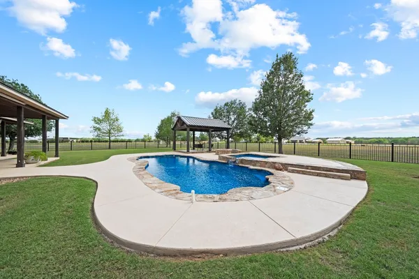 $675,000 | 115 Lakeside Cove, Martindale, TX 78655