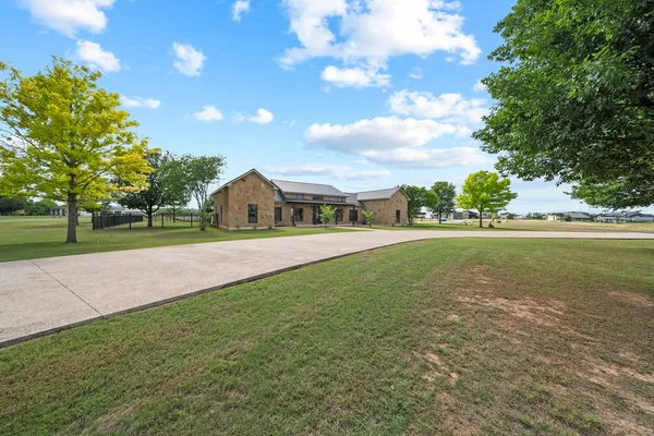 $675,000 | 115 Lakeside Cove, Martindale, TX 78655