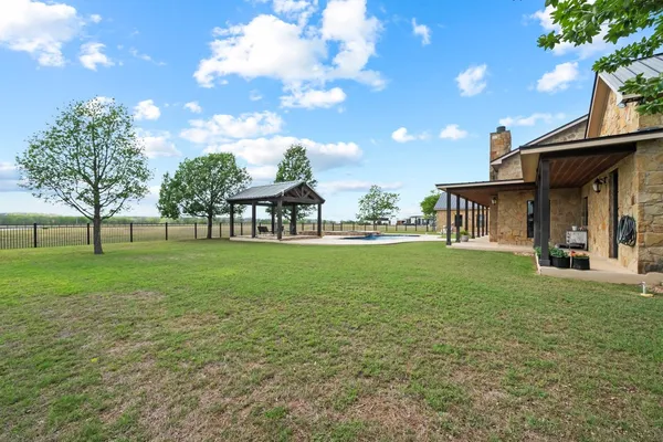 $675,000 | 115 Lakeside Cove, Martindale, TX 78655