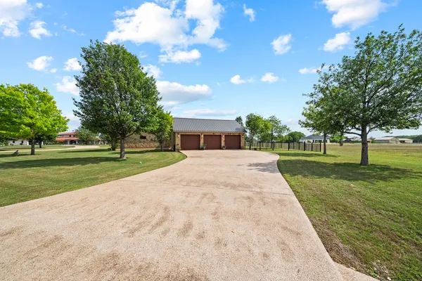 $675,000 | 115 Lakeside Cove, Martindale, TX 78655