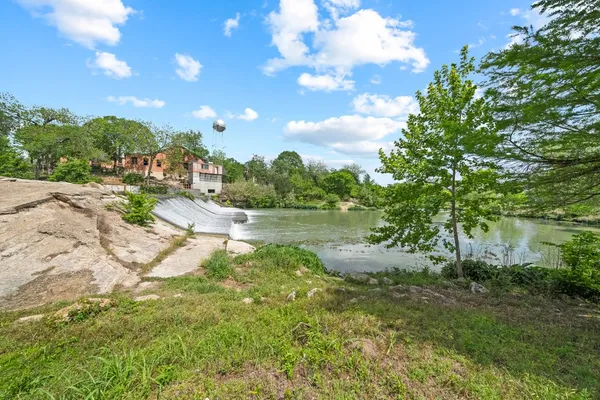 $675,000 | 115 Lakeside Cove, Martindale, TX 78655