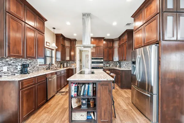 $675,000 | 115 Lakeside Cove, Martindale, TX 78655