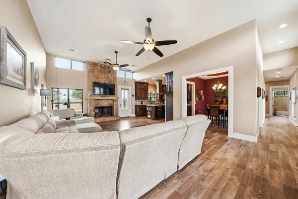 $675,000 | 115 Lakeside Cove, Martindale, TX 78655
