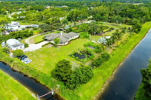 a front view of house with yard and lake view