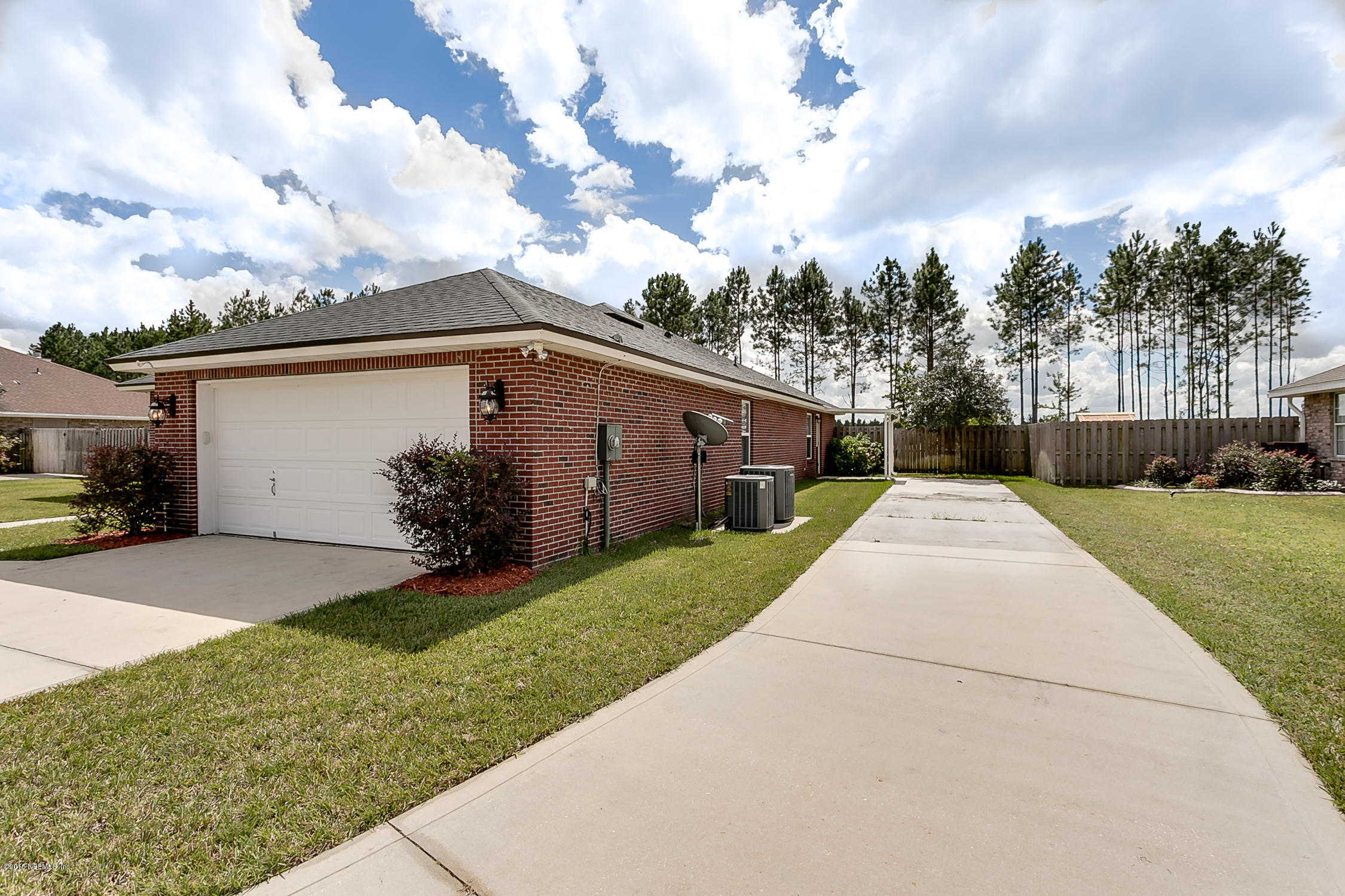 2863 Longleaf Ranch Circle Middleburg, FL 32068 - Photo 3 of 33 Additional Driveway