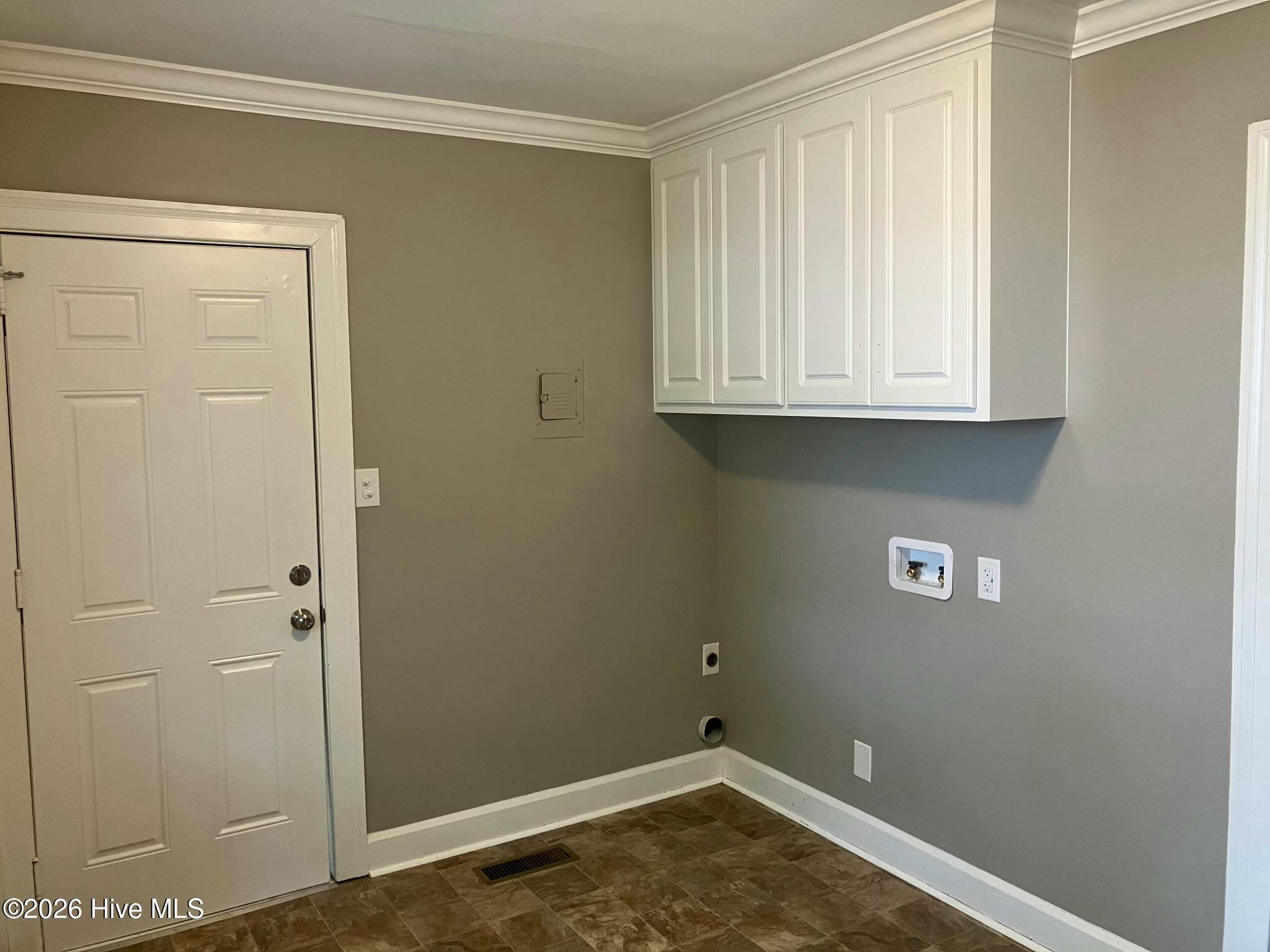 413 Denby Street Southwest Wilson, NC 27893 - Photo 4 of 5 Laundry