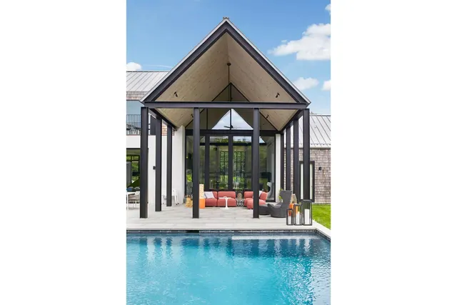 a view of livingroom with furniture