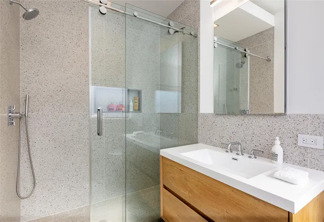 a view of entryway and hall