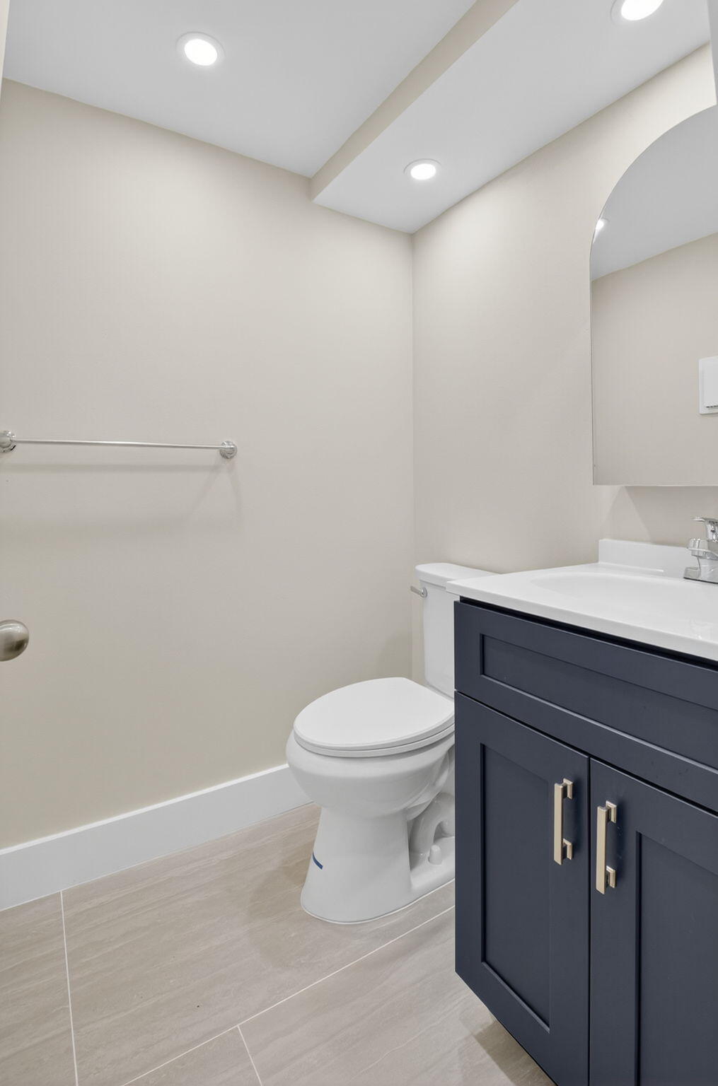 538 Normandy Lane Delray Beach, FL 33484 - Photo 15 of 66 a bathroom with a toilet a sink and mirror