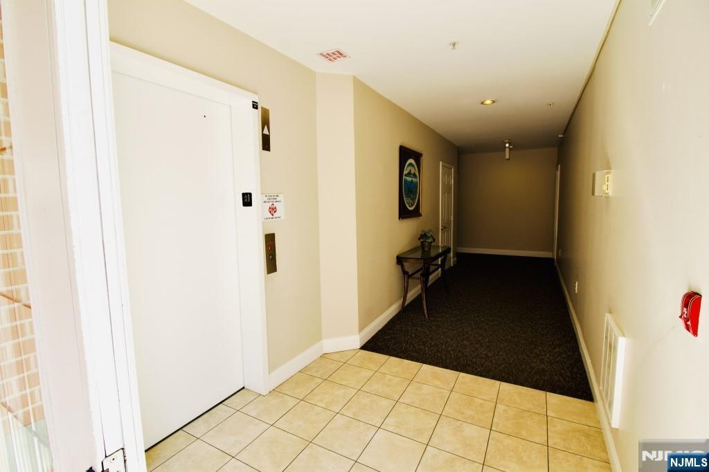 340 The Promenade Edgewater, NJ 07020 - Photo 7 of 46