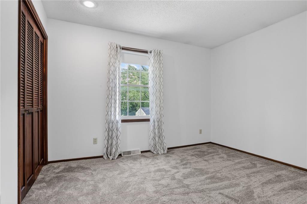 6600 Ravena Road Pleasant Valley, MO 64068 - Photo 12 of 18