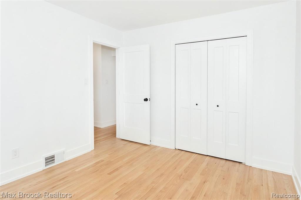 18346 Beverly Road Beverly Hills, MI 48025 - Photo 23 of 36