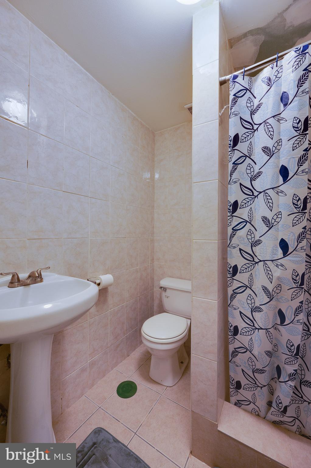 806 Upland Avenue Reading, PA 19607 - Photo 26 of 35 Full Bathroom in Finished Basement