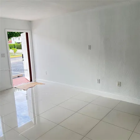 $2,550 | 17348 Northwest 74th Avenue, Unit 101, Hialeah, FL 33015