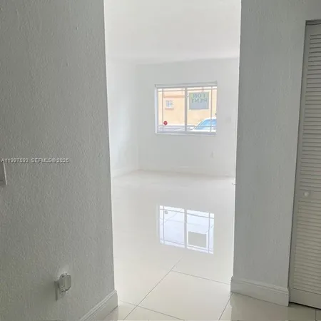 $2,550 | 17348 Northwest 74th Avenue, Unit 101, Hialeah, FL 33015