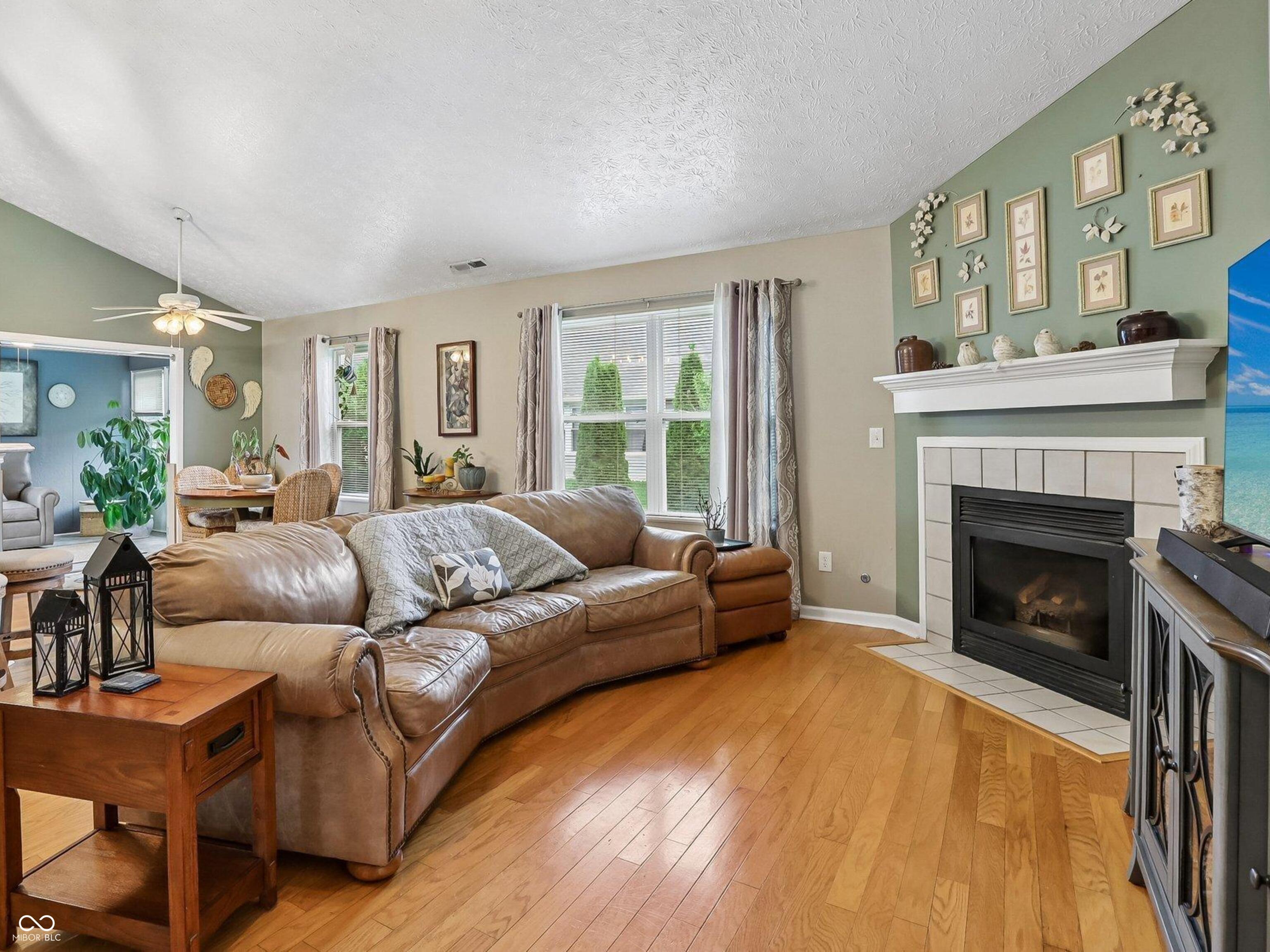 731 Westover Road Avon, IN 46123 - Photo 4 of 36