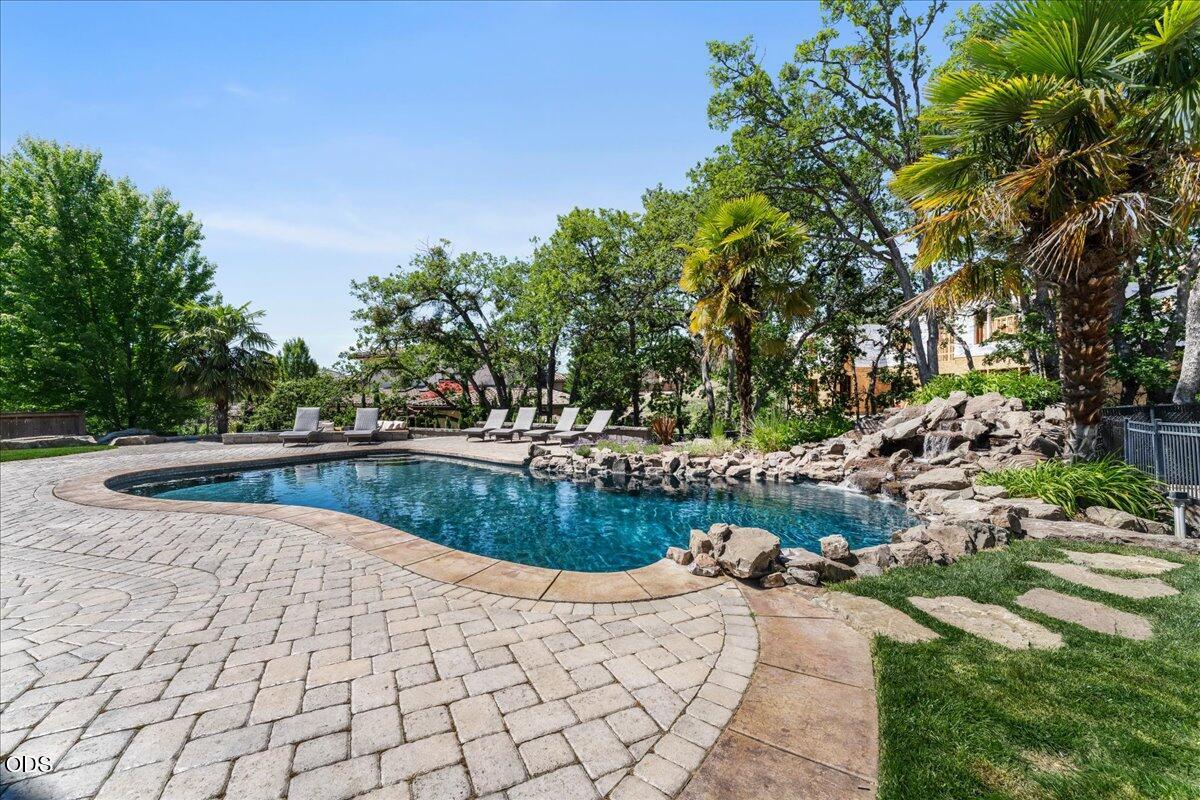 1013 Roxy Ann Road Medford, OR 97504 - Photo 62 of 74 86-Pool