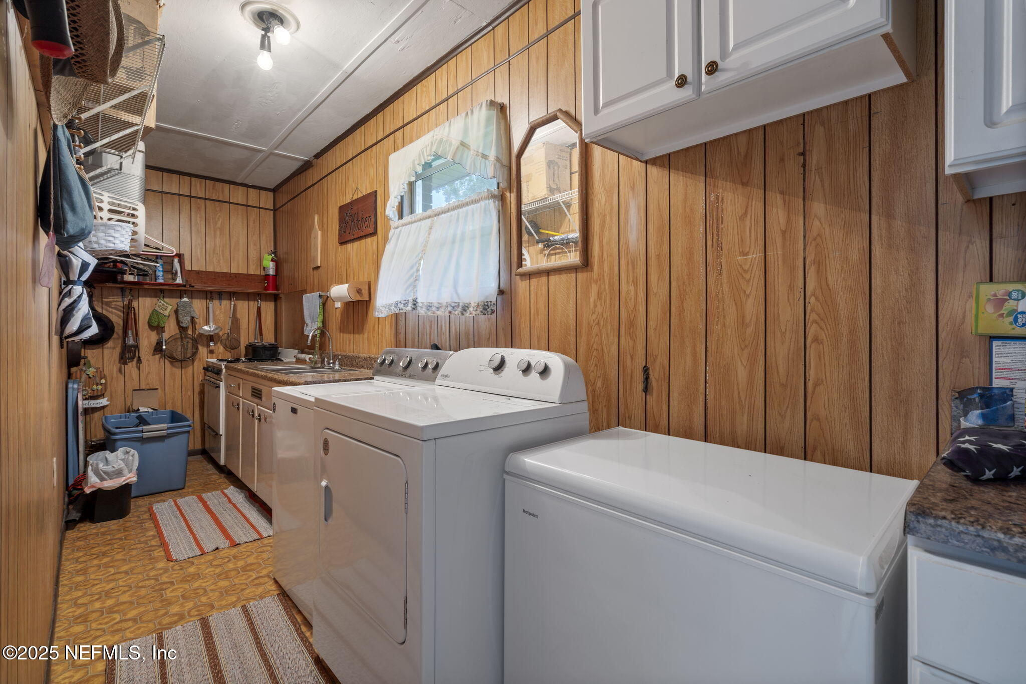 5893 George Hodges Road Macclenny, FL 32063 - Photo 9 of 56 a utility room with dryer and washer