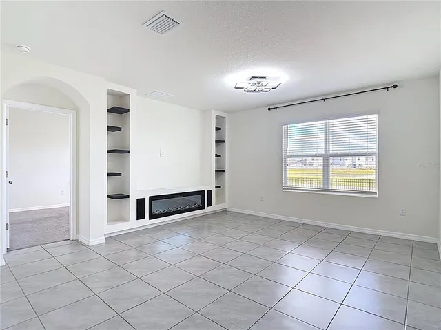 a view of a livingroom with closet