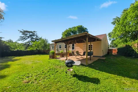 $195,000 | 3 Mullanphy Court, Florissant, MO 63031