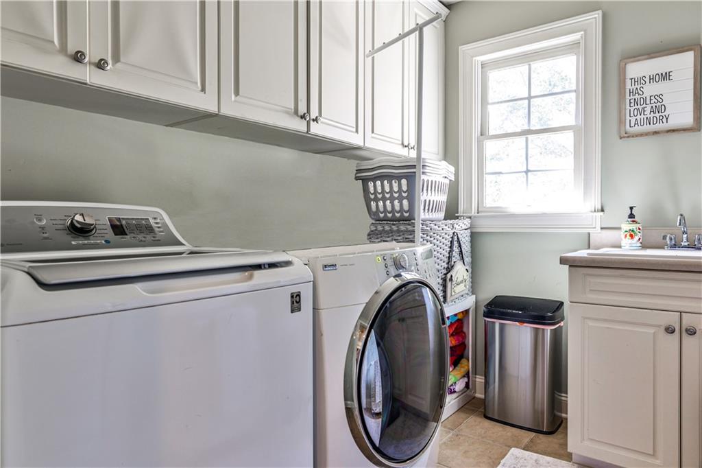 872 Pathview Court Dacula, GA 30019 - Photo 31 of 62 a utility room with dryer and washer