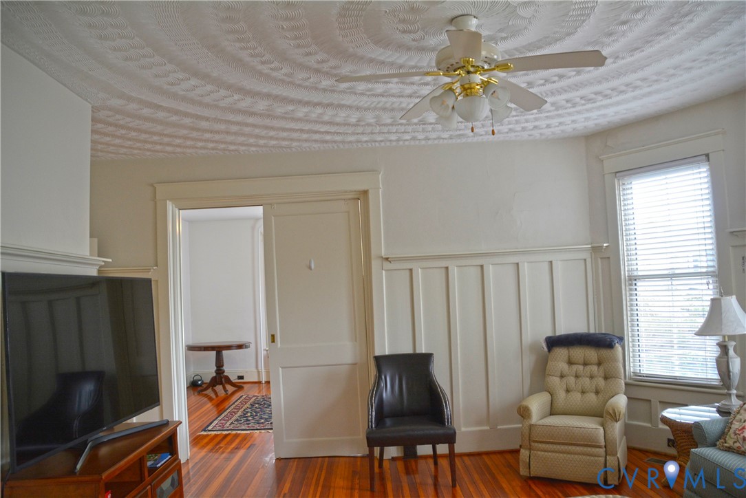 900 High Street Farmville, VA 23901 - Photo 16 of 24 Hardwood flooring, decorative ceiling with ceiling