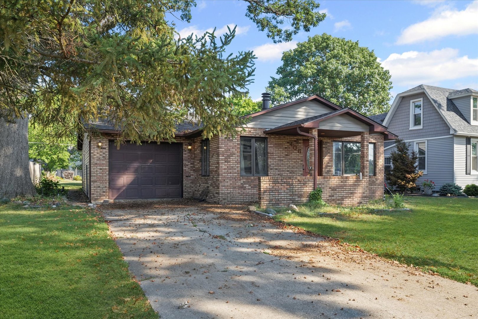 106 East Union Street Mahomet, IL 61853 - Photo 4 of 24 a front view of a house with a garden