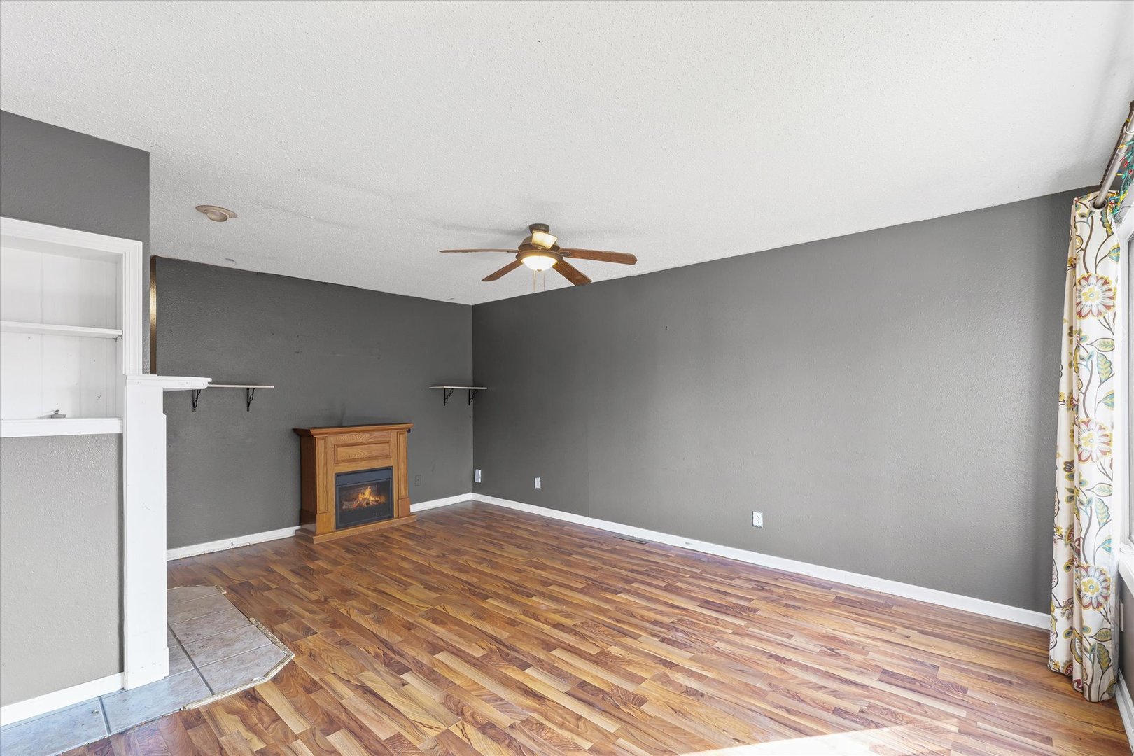 106 East Union Street Mahomet, IL 61853 - Photo 6 of 24 a bedroom with a bed and a window