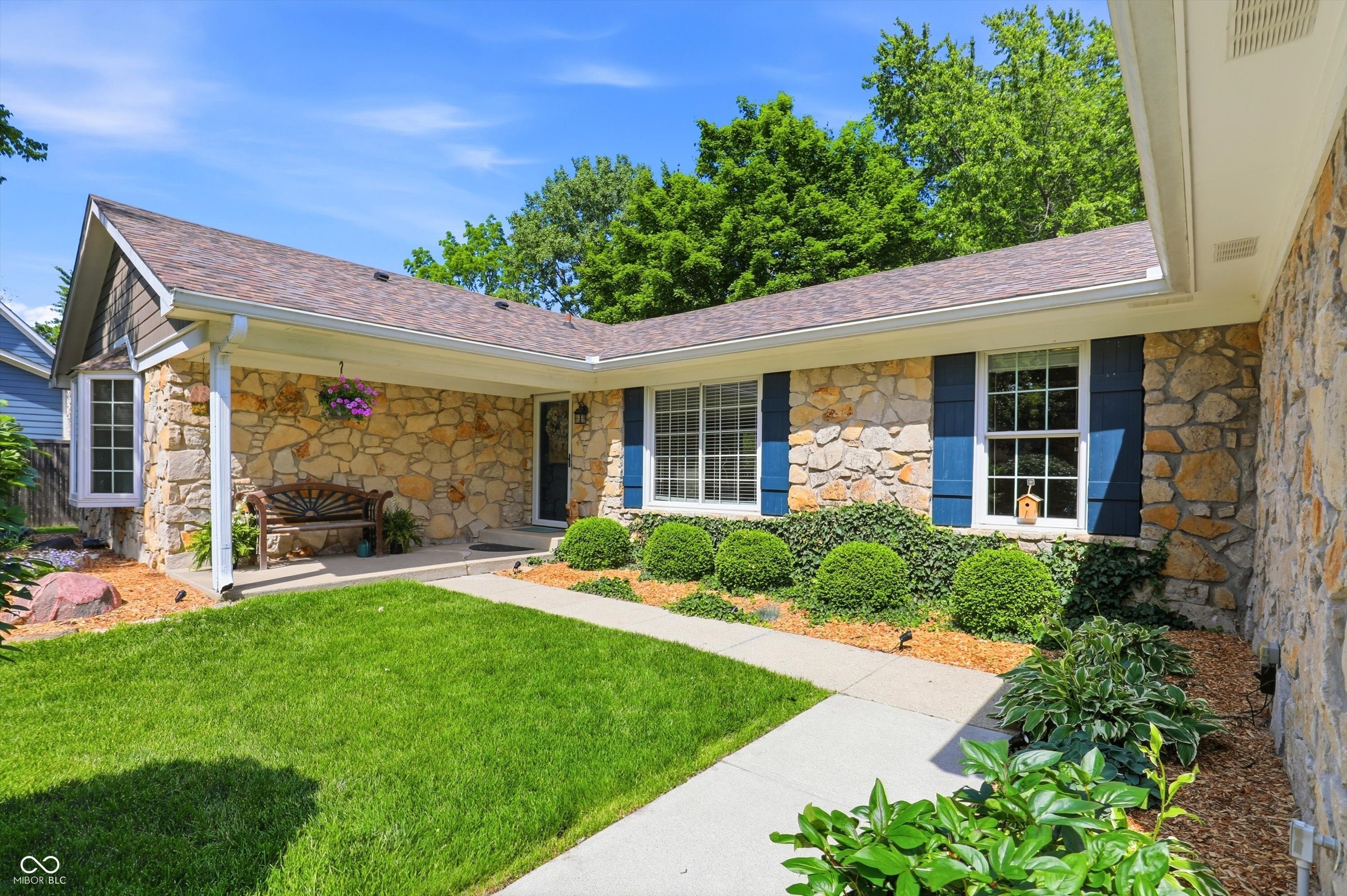 9689 Sycamore Road Carmel, IN 46032 - Photo 3 of 55