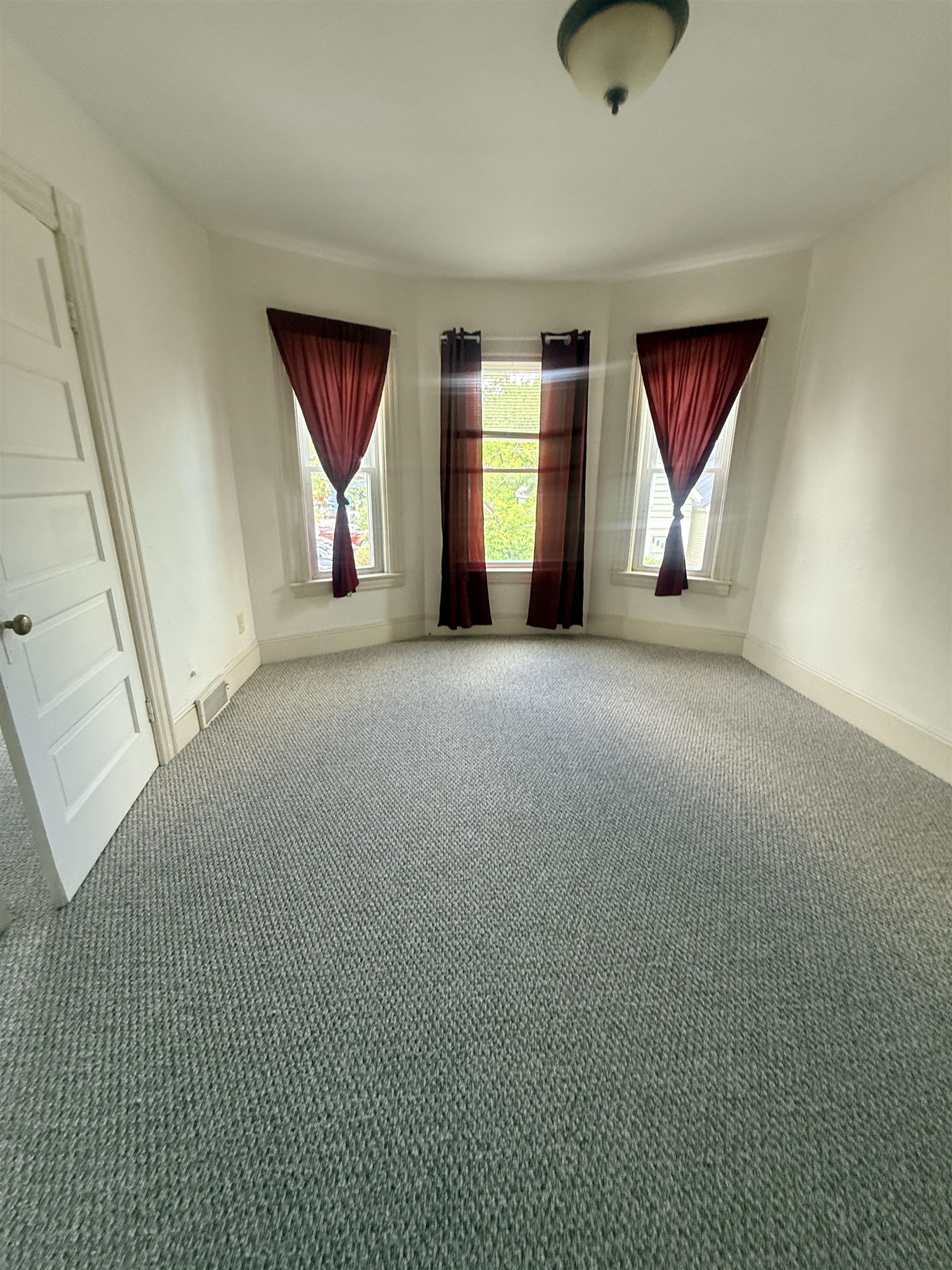 61 Laurel Street, Unit 1 Manchester, NH 03103 - Photo 5 of 10