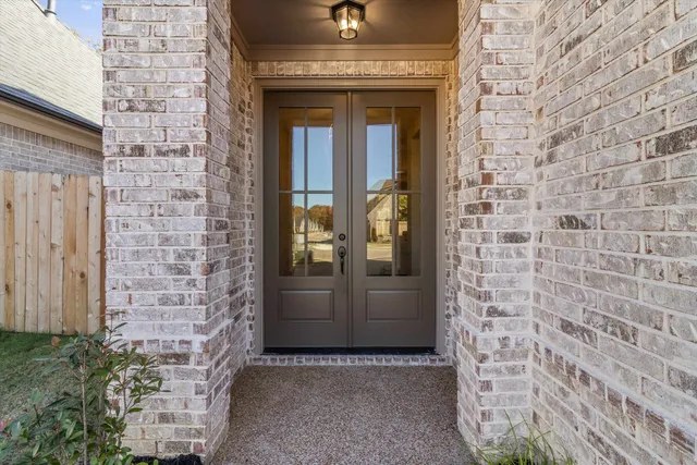 a view of entryway door of the house