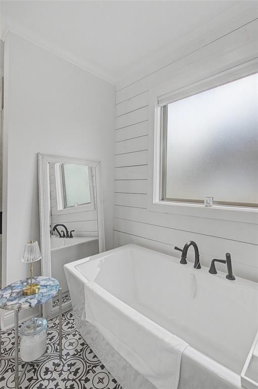 347 Ridge Drive Stonewall, LA 71078 - Photo 27 of 39 a bathroom with a bathtub and sink