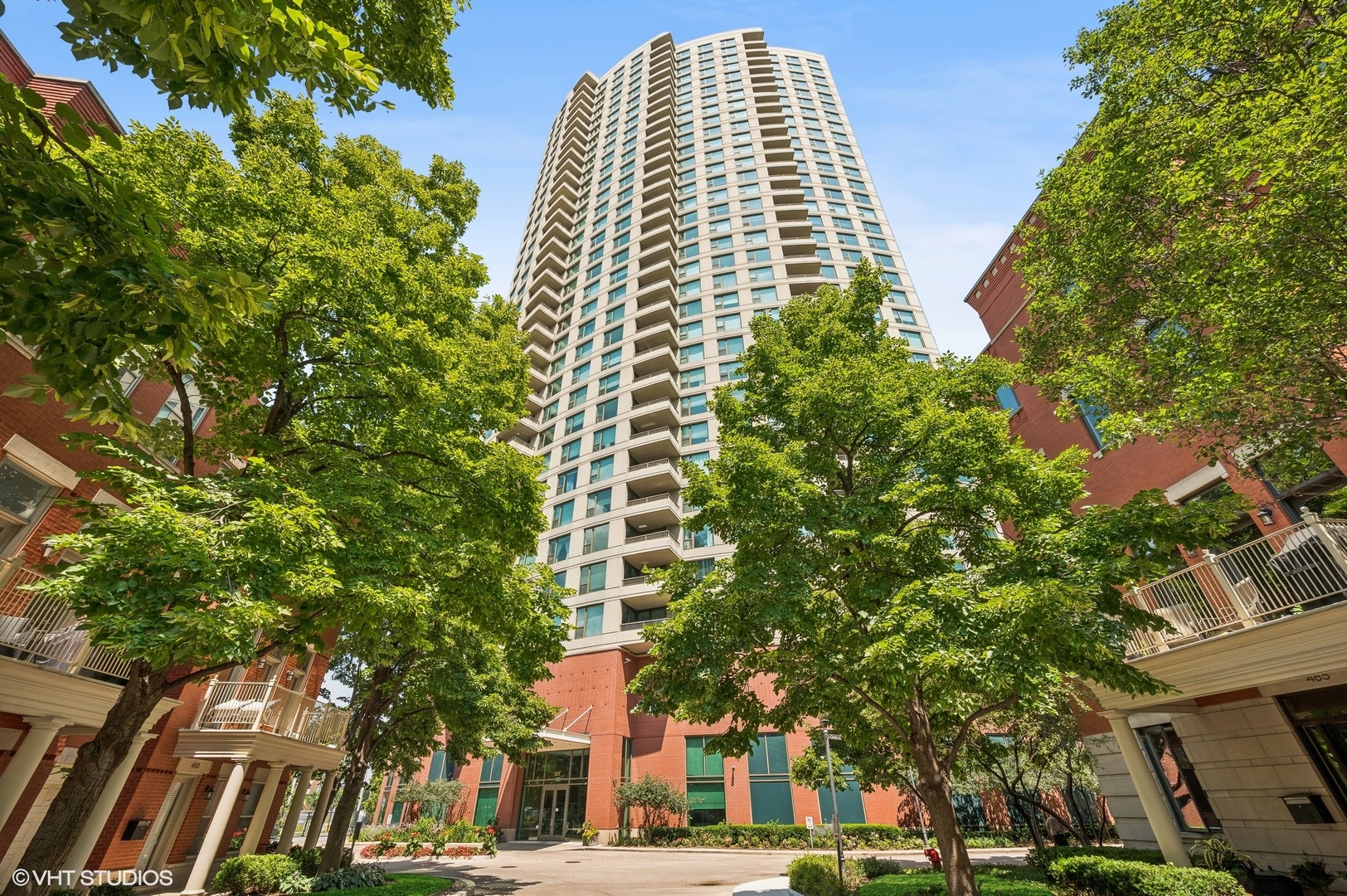 501 North Clinton Street, Unit 604 Chicago, IL 60654 - Photo 1 of 25 a view of a multi story building