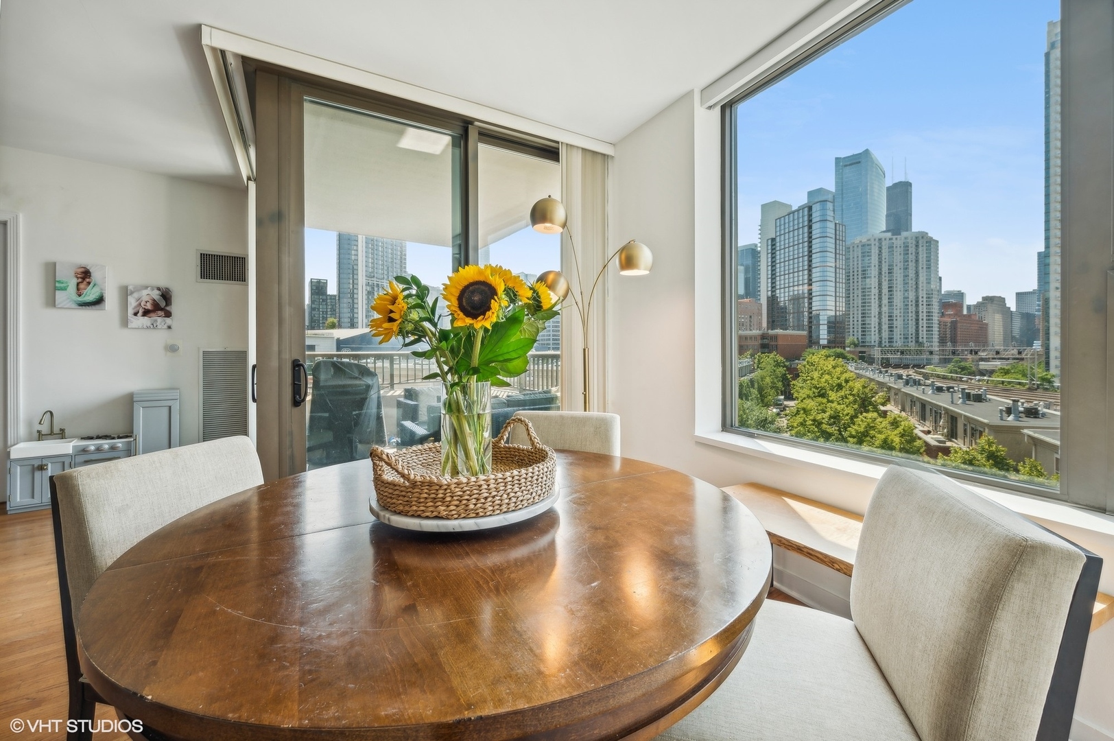 501 North Clinton Street, Unit 604 Chicago, IL 60654 - Photo 6 of 25 a dining room with furniture and a window
