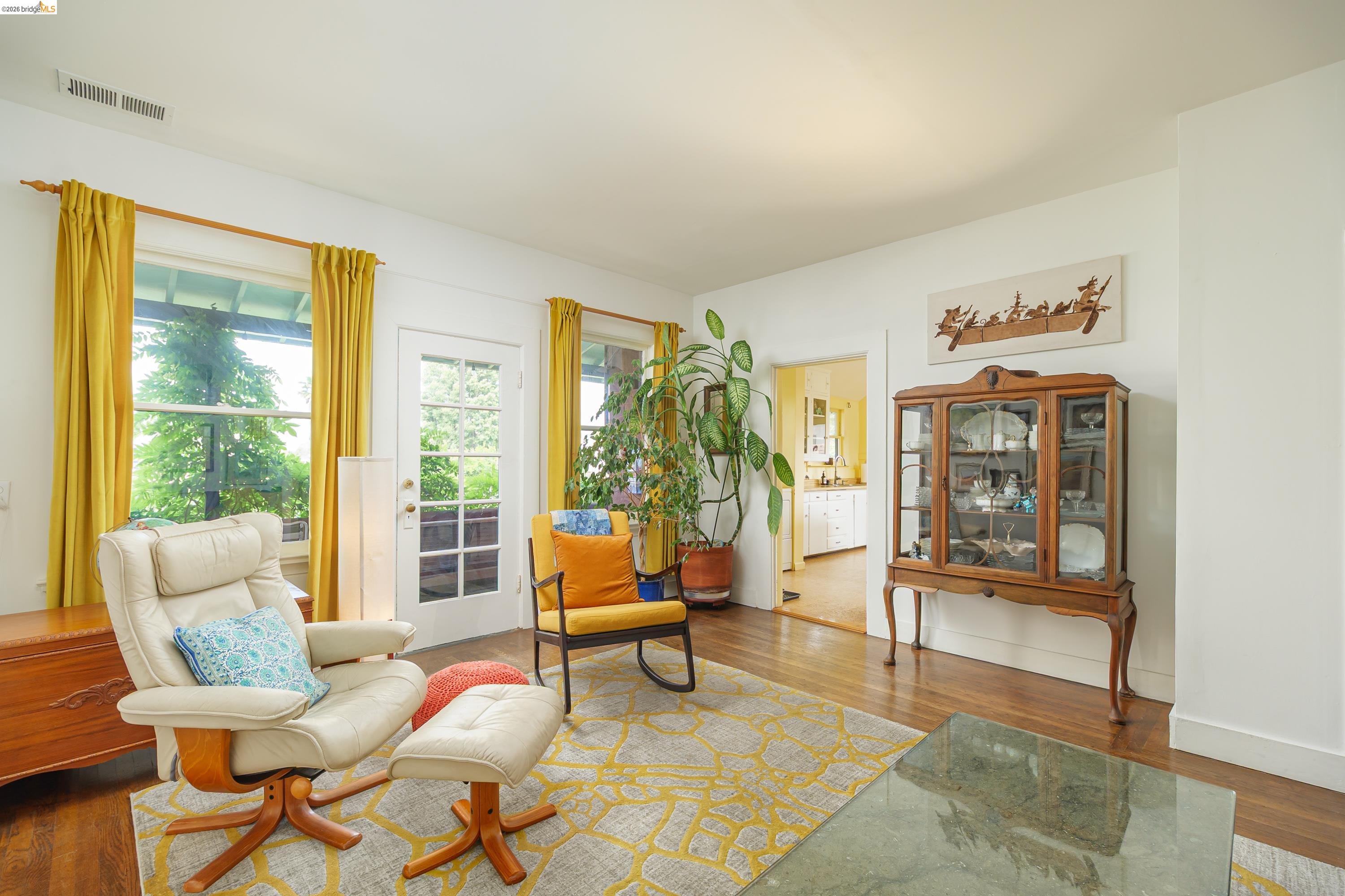 1735 Tenth Street Berkeley, CA 94710 - Photo 14 of 50 a living room with furniture and a large window