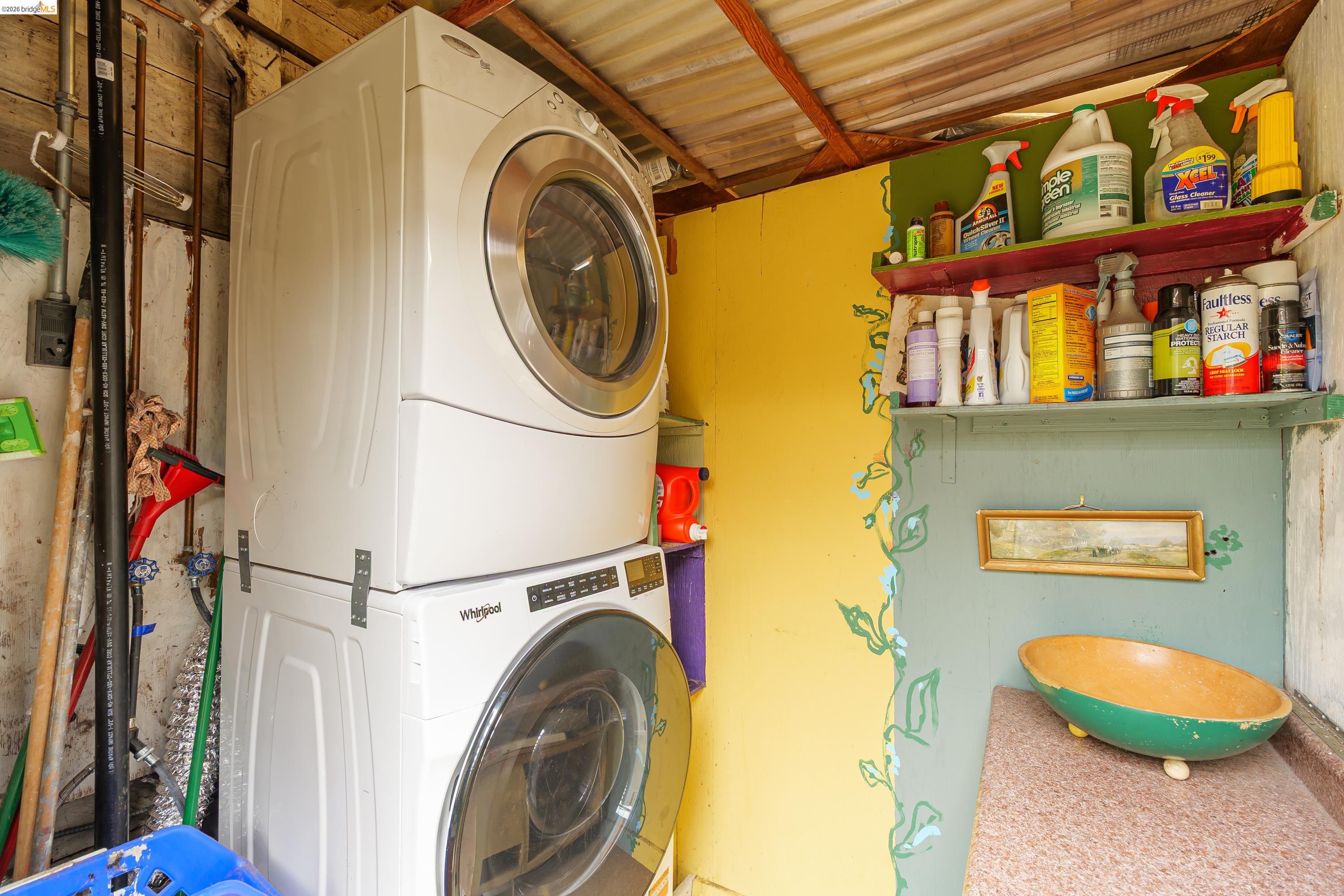 1735 Tenth Street Berkeley, CA 94710 - Photo 46 of 50 a utility room with dryer and washer
