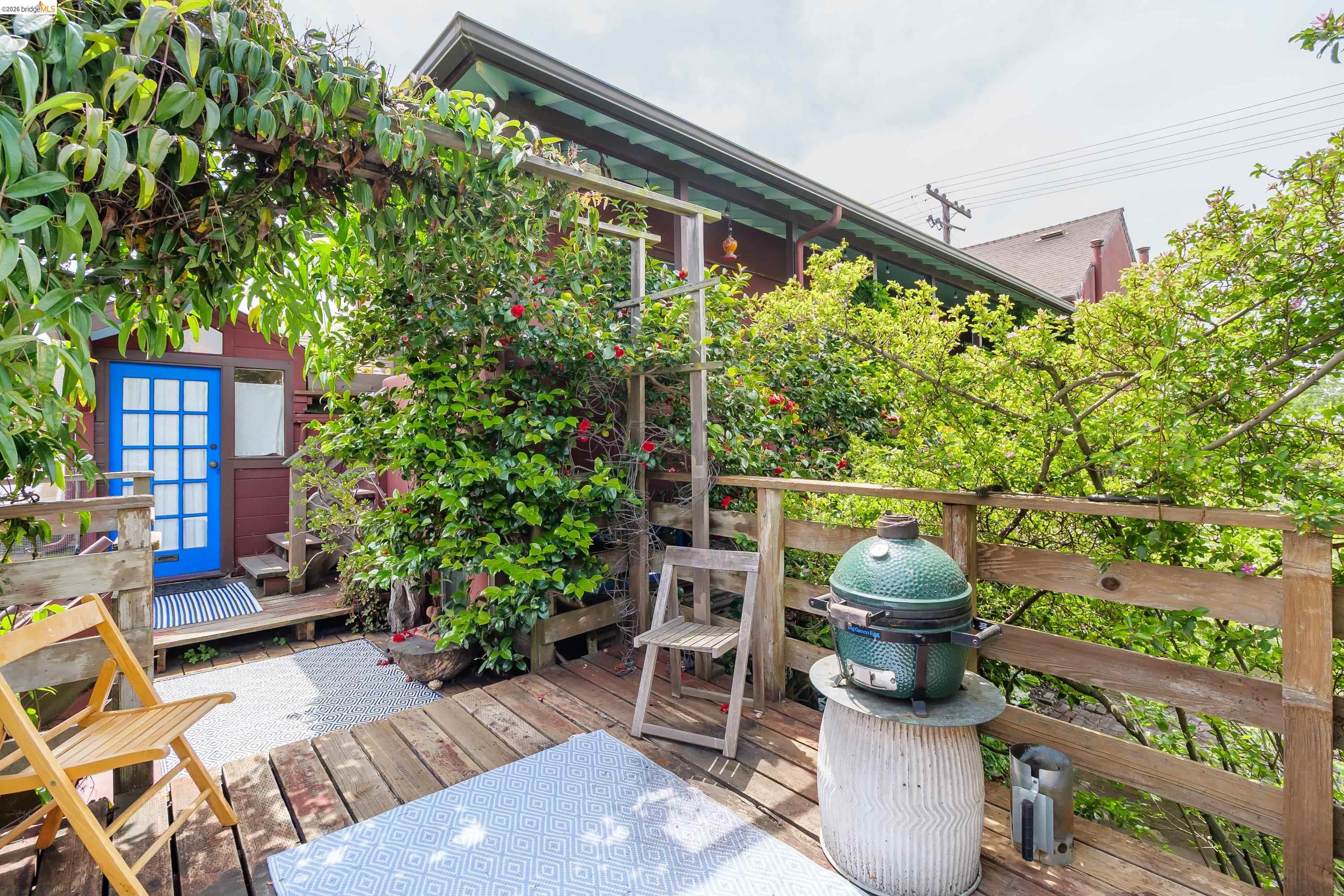 1735 Tenth Street Berkeley, CA 94710 - Photo 5 of 50 a view of a chairs and table in backyard