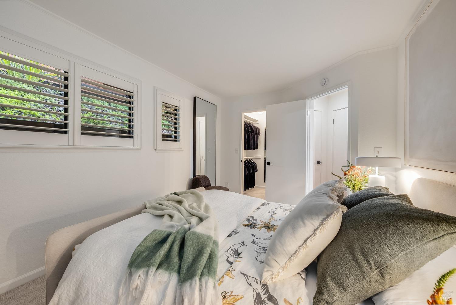 108 Stanford Way Sausalito, CA 94965 - Photo 25 of 43 a bedroom with a bed and a couch