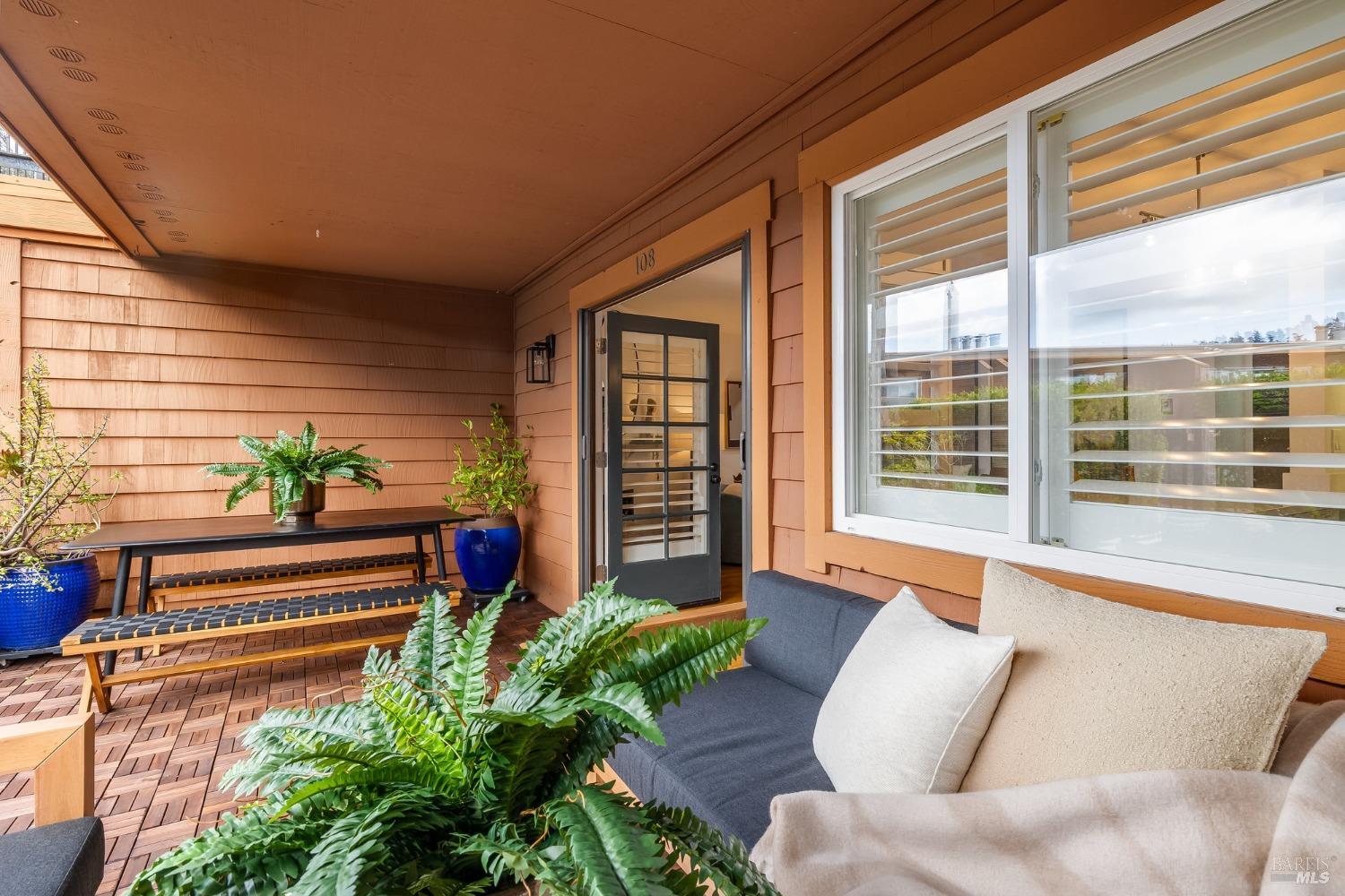 108 Stanford Way Sausalito, CA 94965 - Photo 5 of 43 a living room filled with furniture and a potted plant