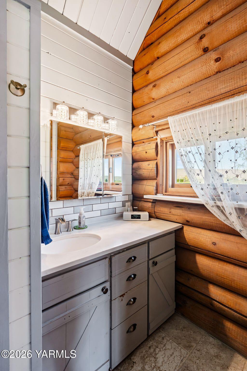 2550 Kays Road Wapato, WA 98951 - Photo 25 of 52 a bathroom with a double vanity sink and mirror