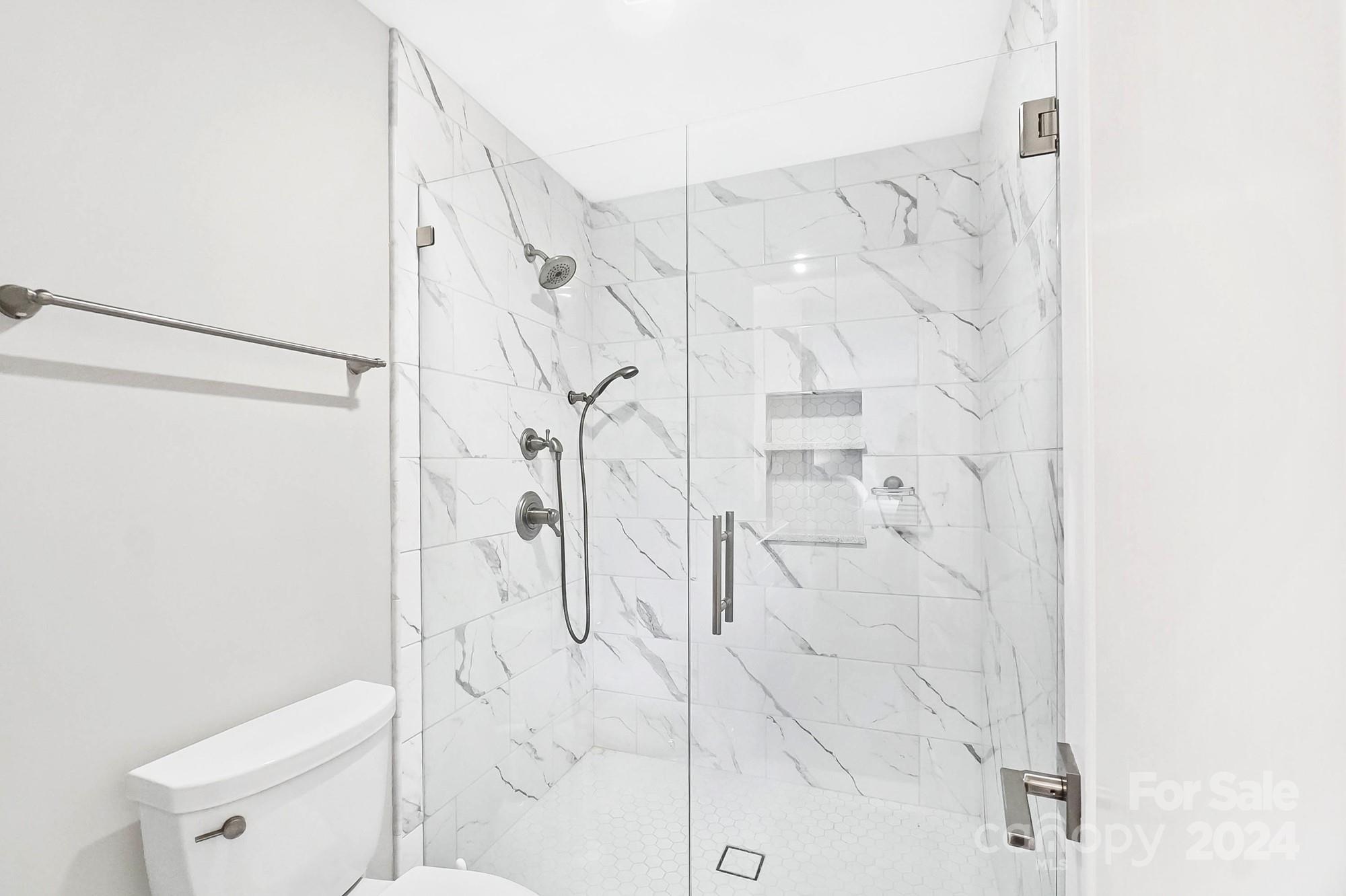 18621 Harborside Drive Cornelius, NC 28031 - Photo 23 of 33 a bathroom with a shower