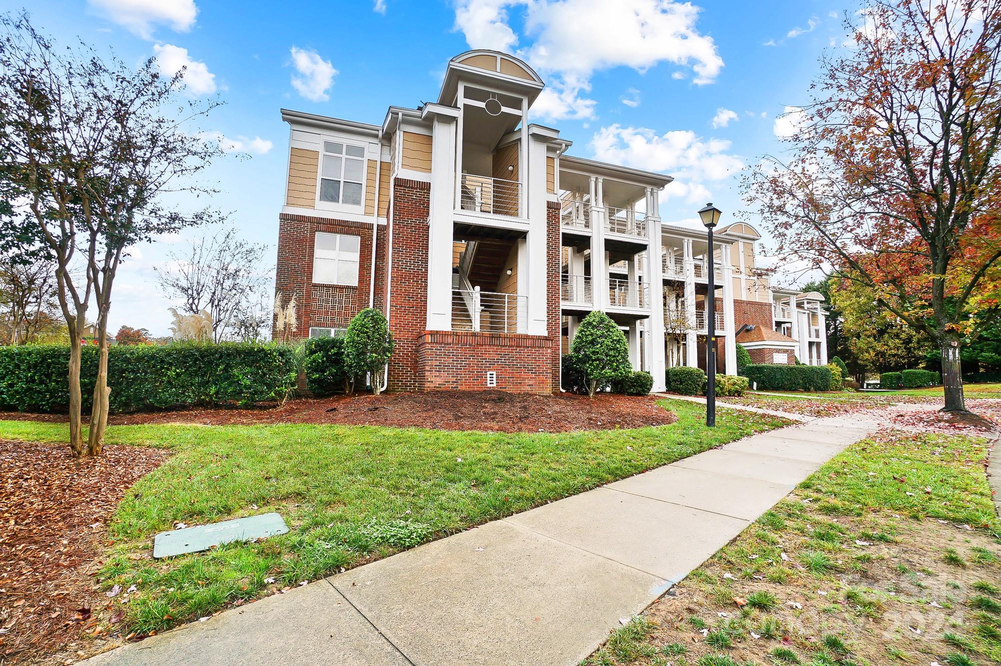 18621 Harborside Drive Cornelius, NC 28031 - Photo 27 of 33 a front view of a building with garden