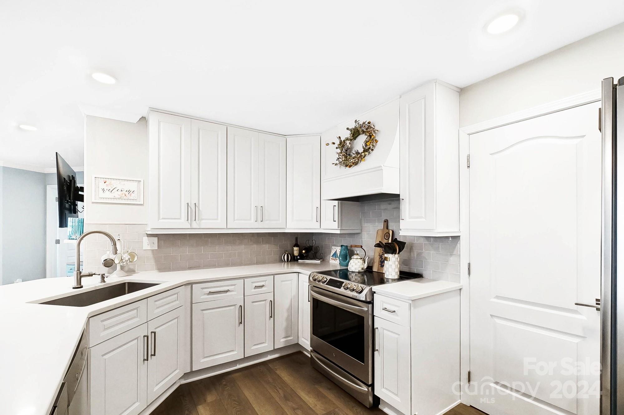 18621 Harborside Drive Cornelius, NC 28031 - Photo 9 of 33 a kitchen with granite countertop white cabinets and white appliances
