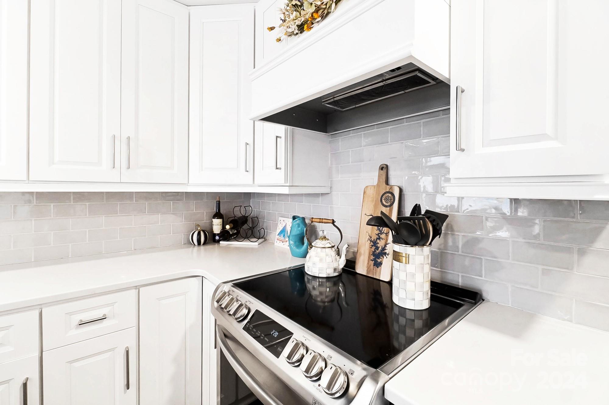 18621 Harborside Drive Cornelius, NC 28031 - Photo 10 of 33 a kitchen with a sink and cabinets
