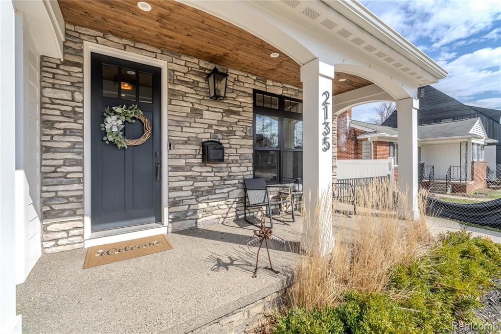 2135 Manchester Road Birmingham, MI 48009 - Photo 4 of 49