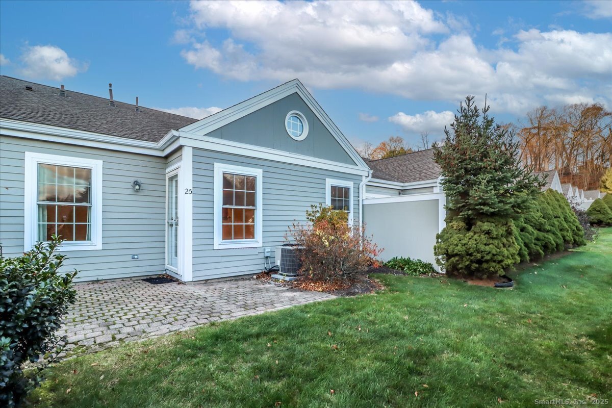 25 St George Place Newtown, CT 06482 - Photo 25 of 35 a front view of house with a garden