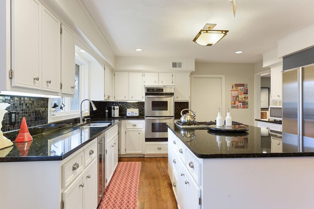 7019 Valley View Road Edina, MN 55439 - Photo 15 of 47 Gallery Image 15