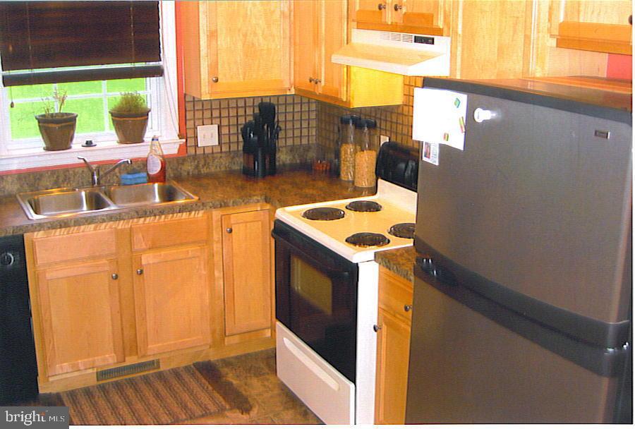 628 Wallingford Road Lititz, PA 17543 - Photo 8 of 11