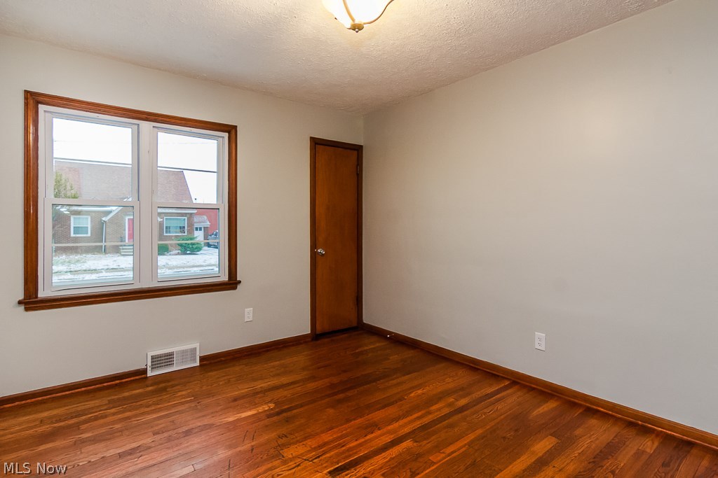 1114 Villaview Road Cleveland, OH 44119 - Photo 13 of 35 Gallery Image 13