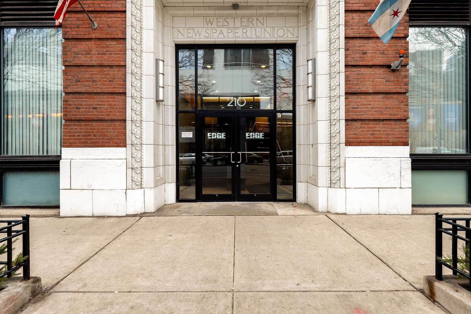 210 South Desplaines Street, Unit 2002 Chicago, IL 60661 - Photo 20 of 24 a view of a entryway of the house